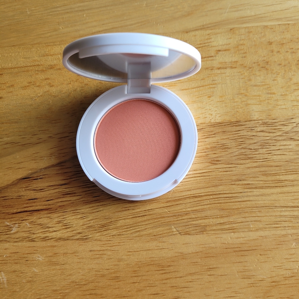 GIGI GORGEOUS The Only Blush Authentic+pride. Cruelty-free Vegan